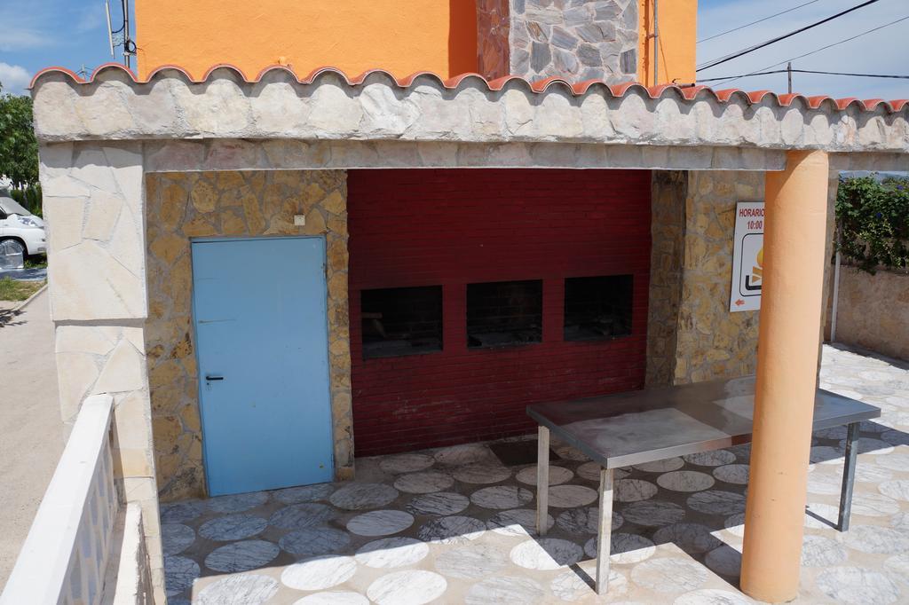 Camping Los Pinos Peniscola Bagian luar foto